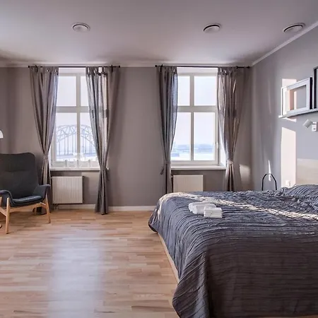 Luxury Waterfront With A River View Apartmán *